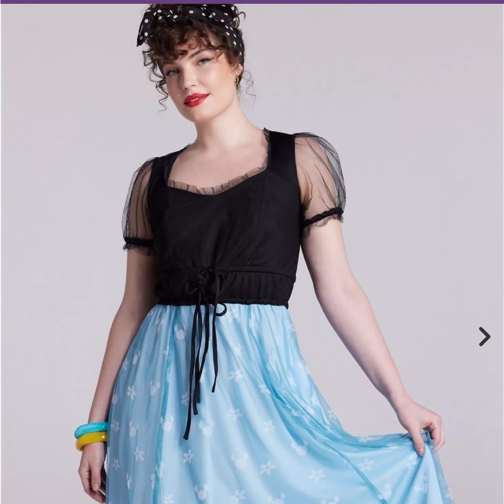 NWT Disney Her Universe Classic Minnie Mouse Dress. Size Medium